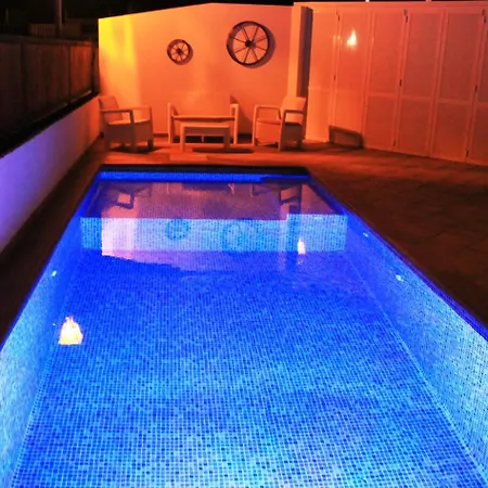 Arecas Family House Villa